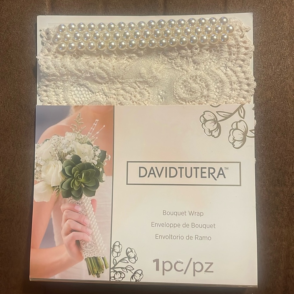 DAVIDTUTERA Bouquet Wrap cream color. New!